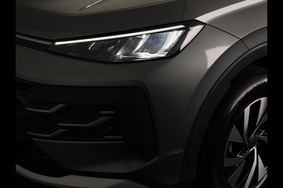 Volkswagen T-Roc Limited Edition 1.5 eTSI 85 kW / 116 PK SUV 7 vers / Getinte ramen / Carplay / 16 Inch