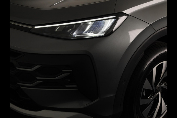Volkswagen T-Roc Limited Edition 1.5 eTSI 85 kW / 116 PK SUV 7 vers / Getinte ramen / Carplay / 16 Inch