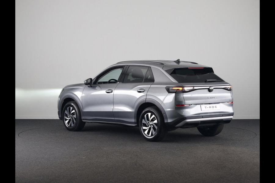 Volkswagen T-Roc Limited Edition 1.5 eTSI 85 kW / 116 PK SUV 7 vers / Getinte ramen / Carplay / 16 Inch