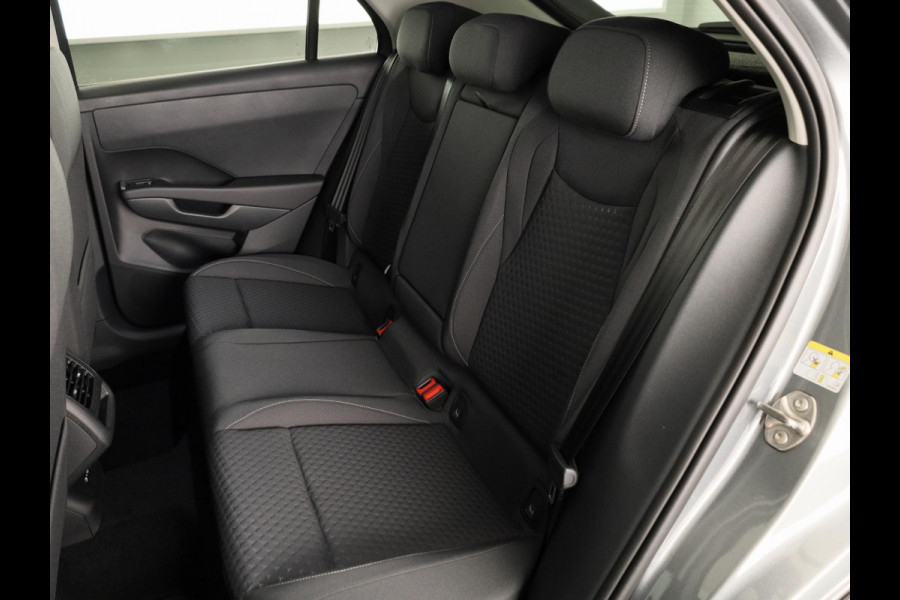 Volkswagen T-Roc Limited Edition 1.5 eTSI 85 kW / 116 PK SUV 7 vers / Getinte ramen / Carplay / 16 Inch