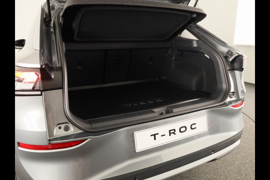 Volkswagen T-Roc Limited Edition 1.5 eTSI 85 kW / 116 PK SUV 7 vers / Getinte ramen / Carplay / 16 Inch