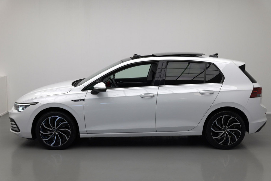 Volkswagen Golf 1.5 eTSI Style |Panoramadak|Massage|Carplay|