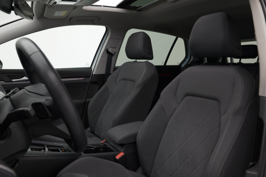 Volkswagen Golf 1.5 eTSI Style |Panoramadak|Massage|Carplay|