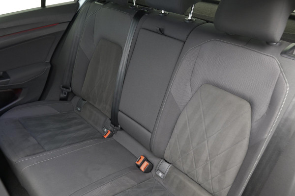 Volkswagen Golf 1.5 eTSI Style |Panoramadak|Massage|Carplay|