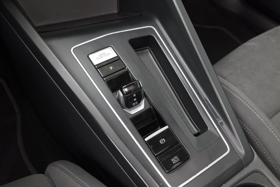 Volkswagen Golf 1.5 eTSI Style |Panoramadak|Massage|Carplay|