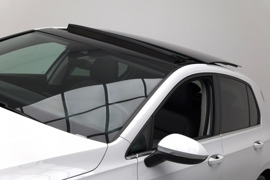 Volkswagen Golf 1.5 eTSI Style |Panoramadak|Massage|Carplay|
