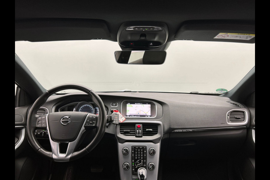 Volvo V40 Cross Country 1.5 T3 Nordic+ | Origineel NL | Dealer Onderhouden | Memory | Stoel Verwarming | Trekhaak | Panoramadak |