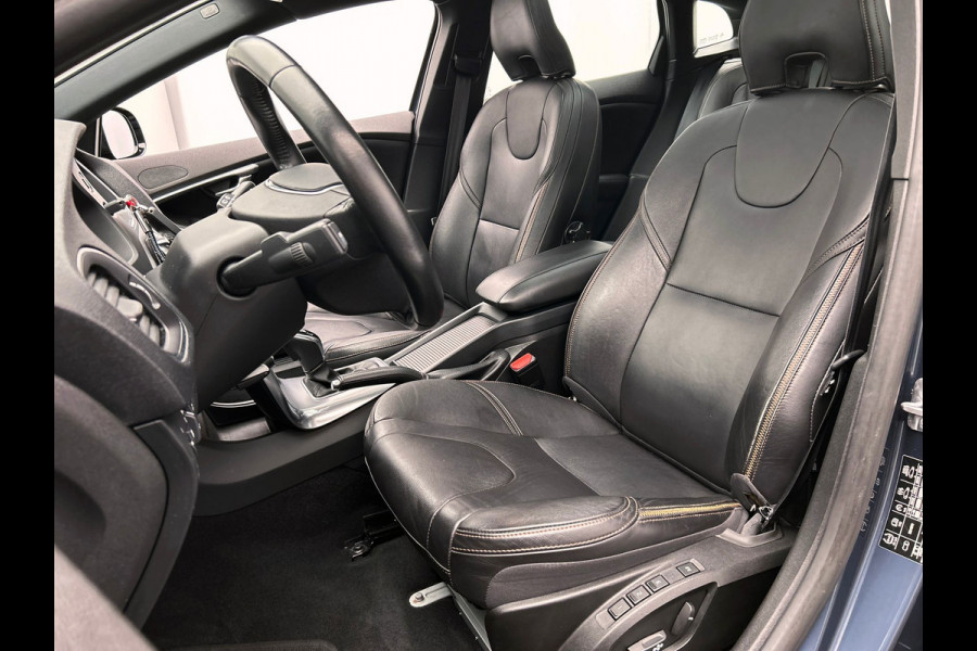 Volvo V40 Cross Country 1.5 T3 Nordic+ | Origineel NL | Dealer Onderhouden | Memory | Stoel Verwarming | Trekhaak | Panoramadak |