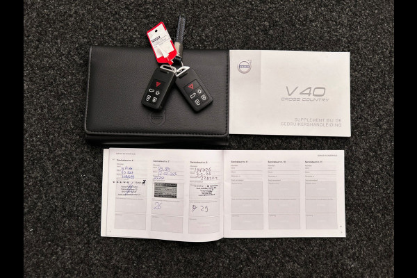 Volvo V40 Cross Country 1.5 T3 Nordic+ | Origineel NL | Dealer Onderhouden | Memory | Stoel Verwarming | Trekhaak | Panoramadak |