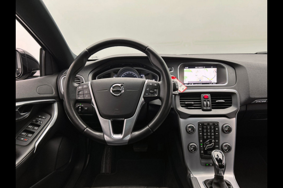 Volvo V40 Cross Country 1.5 T3 Nordic+ | Origineel NL | Dealer Onderhouden | Memory | Stoel Verwarming | Trekhaak | Panoramadak |