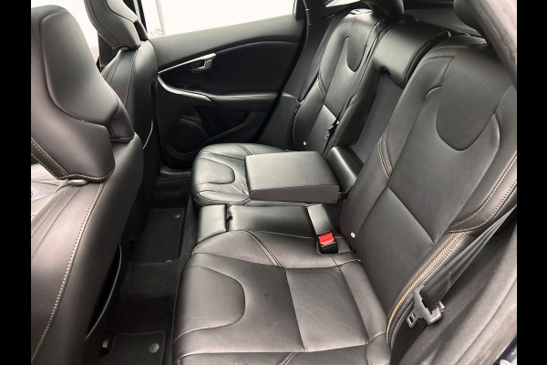 Volvo V40 Cross Country 1.5 T3 Nordic+ | Origineel NL | Dealer Onderhouden | Memory | Stoel Verwarming | Trekhaak | Panoramadak |