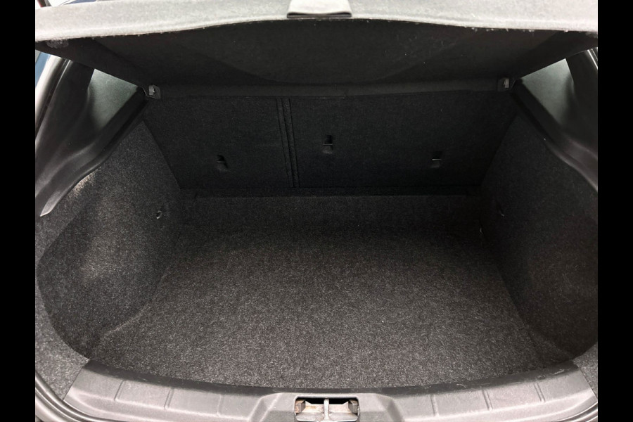 Volvo V40 Cross Country 1.5 T3 Nordic+ | Origineel NL | Dealer Onderhouden | Memory | Stoel Verwarming | Trekhaak | Panoramadak |