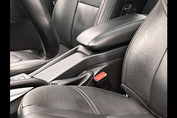 Volvo V40 Cross Country 1.5 T3 Nordic+ | Origineel NL | Dealer Onderhouden | Memory | Stoel Verwarming | Trekhaak | Panoramadak |