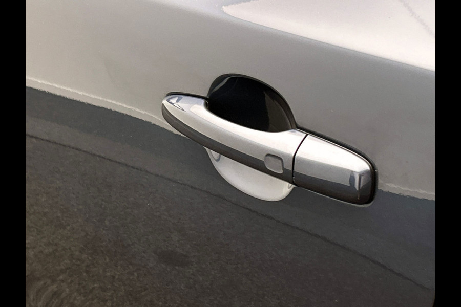 Volvo V40 Cross Country 1.5 T3 Nordic+ | Origineel NL | Dealer Onderhouden | Memory | Stoel Verwarming | Trekhaak | Panoramadak |