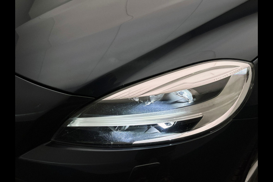 Volvo V40 Cross Country 1.5 T3 Nordic+ | Origineel NL | Dealer Onderhouden | Memory | Stoel Verwarming | Trekhaak | Panoramadak |