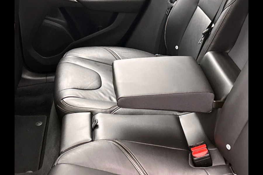 Volvo V40 Cross Country 1.5 T3 Nordic+ | Origineel NL | Dealer Onderhouden | Memory | Stoel Verwarming | Trekhaak | Panoramadak |