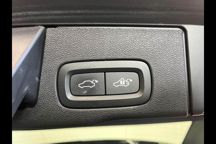 Volvo XC60 2.0 T6 Plug-in hybrid AWD Core Bright Panoramadak Airco ECC PDC VA+Camera Full LED Elektrische achterklep Cruise Control Winter Pack