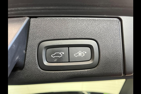 Volvo XC60 2.0 T6 Plug-in hybrid AWD Core Bright Panoramadak Airco ECC PDC VA+Camera Full LED Elektrische achterklep Cruise Control Winter Pack