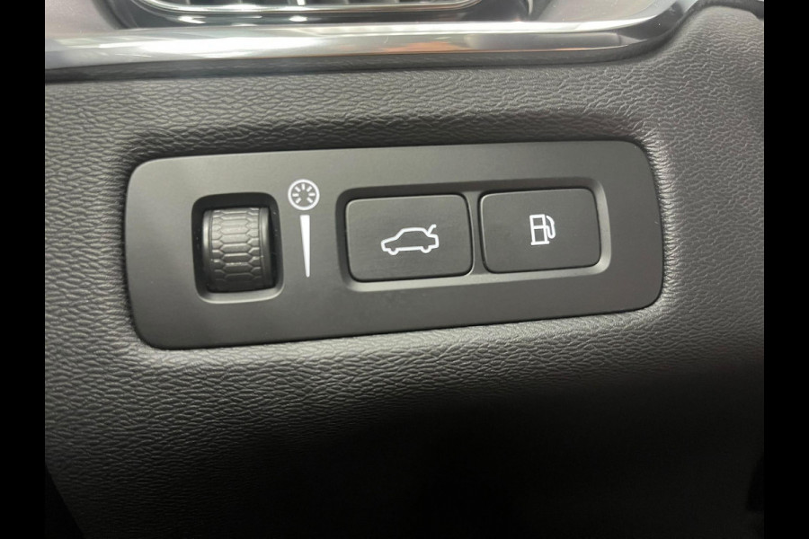 Volvo XC60 2.0 T6 Plug-in hybrid AWD Core Bright Panoramadak Airco ECC PDC VA+Camera Full LED Elektrische achterklep Cruise Control Winter Pack