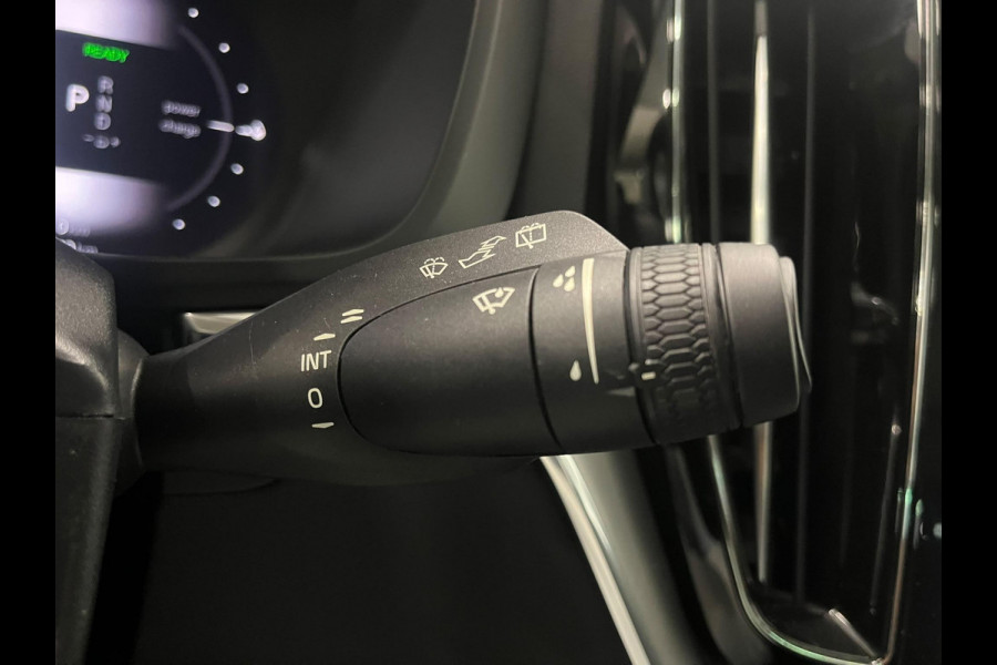 Volvo XC60 2.0 T6 Plug-in hybrid AWD Core Bright Panoramadak Airco ECC PDC VA+Camera Full LED Elektrische achterklep Cruise Control Winter Pack