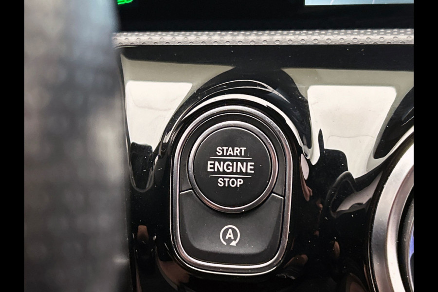 Mercedes-Benz A-Klasse 160 Advantage AMG | Origineel NL | Wide Screen | Carplay | Camera | Sfeer Verlichting |