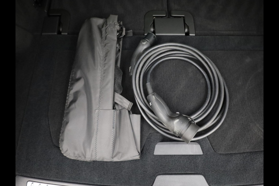 Volvo XC90 2.0 T8 Recharge AWD Ultimate Dark | Pano | Luchtvering | Bowers & Wilkins | Trekhaak | Prijs Rijklaar!!