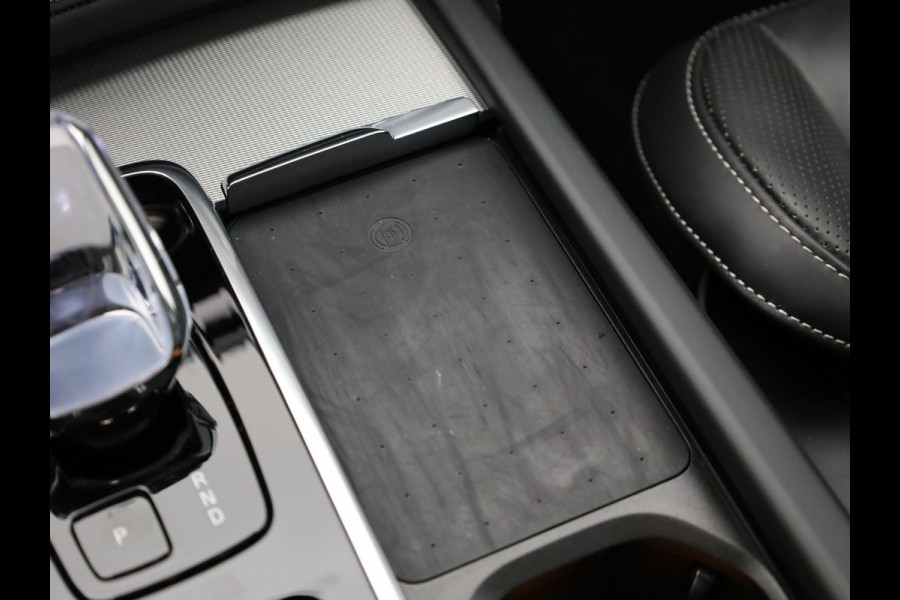Volvo XC90 2.0 T8 Recharge AWD Ultimate Dark | Pano | Luchtvering | Bowers & Wilkins | Trekhaak | Prijs Rijklaar!!