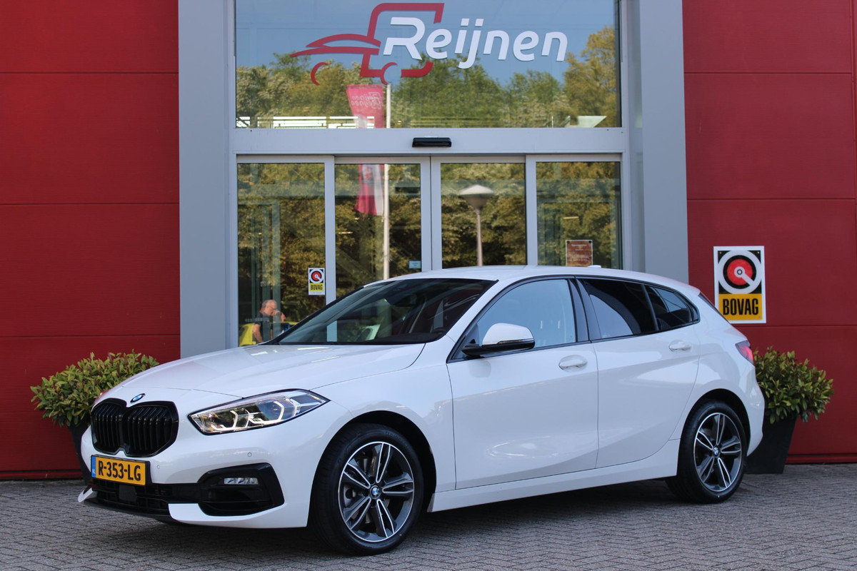 BMW 1-serie 116i AUTOMAAT HIGH EXECUTIVE | DRAADLOZE APPLE CARPLAY/ANDROID AUTO | NAVIGATIE | PARKEERSENSOREN VOOR + ACHTER | SHADOW LINE | STOEL VERWARMING | CRUISE CONTROL | DAB+ RADIO | 17" LICHTMETALEN VELGEN | DRAADLOZE TELEFOONLADER |