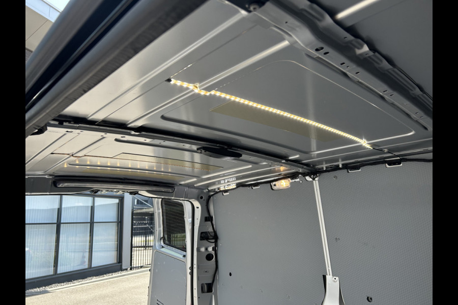 Mercedes-Benz Vito 114 CDI Camera / Navigatie / Parkeersensoren / Cruise control / Airco / 270 Graden achterdeuren
