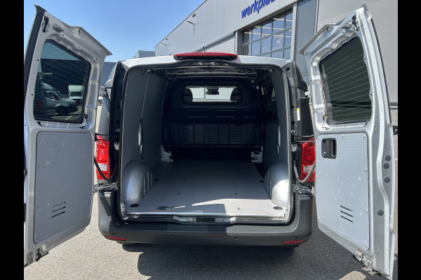 Mercedes-Benz Vito 114 CDI Camera / Navigatie / Parkeersensoren / Cruise control / Airco / 270 Graden achterdeuren