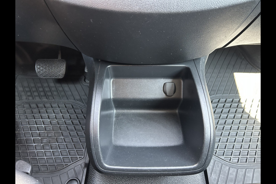 Mercedes-Benz Vito 114 CDI Camera / Navigatie / Parkeersensoren / Cruise control / Airco / 270 Graden achterdeuren