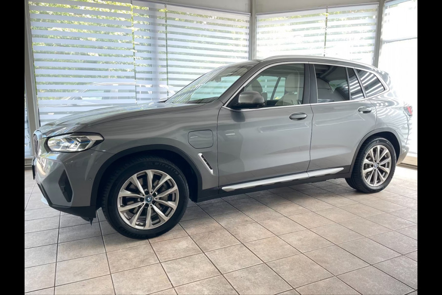 BMW X3 xDrive30e ** LASER, BEIGE LEDER, TREKH, PANORAMA, HuD, ACC, 19-inch LMV ** 1e eig - UNFALLFREI ** ** INFORMEER OOK NAAR ONZE AANTREKKELIJKE FINANCIAL-LEASE TARIEVEN **