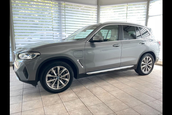 BMW X3 xDrive30e ** LASER, BEIGE LEDER, TREKH, PANORAMA, HuD, ACC, 19-inch LMV ** 1e eig - UNFALLFREI ** ** INFORMEER OOK NAAR ONZE AANTREKKELIJKE FINANCIAL-LEASE TARIEVEN **