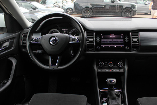 Škoda Kodiaq 1.5 TSI Business Edition / Trekhaak / Camera / Leder&Alcantara / 19'' / Keyless / Premium Audio / Dodehoek / DAB / Stoelverwarming / ACC