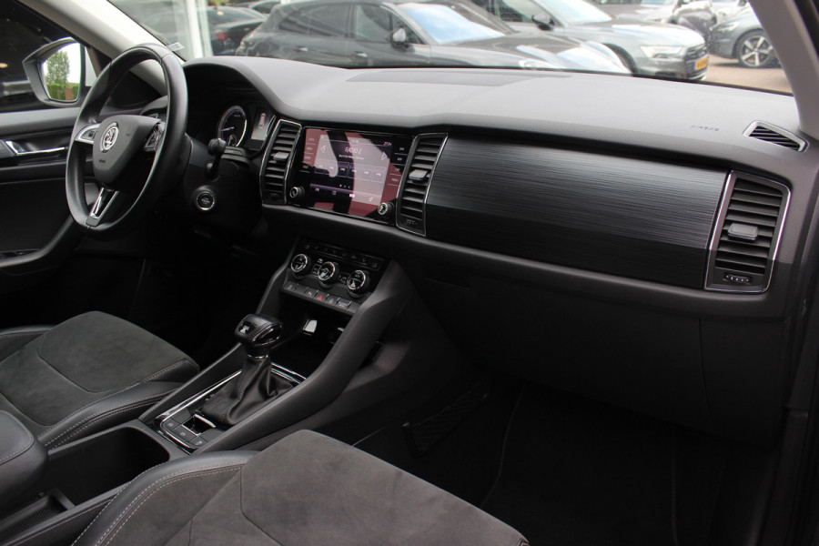 Škoda Kodiaq 1.5 TSI Business Edition / Trekhaak / Camera / Leder&Alcantara / 19'' / Keyless / Premium Audio / Dodehoek / DAB / Stoelverwarming / ACC