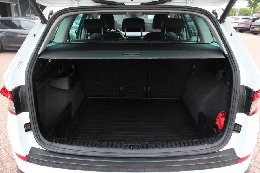 Škoda Kodiaq 1.5 TSI Business Edition / Trekhaak / Camera / Leder&Alcantara / 19'' / Keyless / Premium Audio / Dodehoek / DAB / Stoelverwarming / ACC