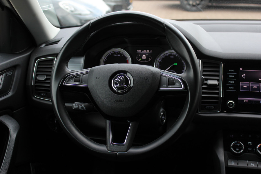 Škoda Kodiaq 1.5 TSI Business Edition / Trekhaak / Camera / Leder&Alcantara / 19'' / Keyless / Premium Audio / Dodehoek / DAB / Stoelverwarming / ACC