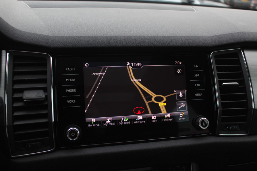 Škoda Kodiaq 1.5 TSI Business Edition / Trekhaak / Camera / Leder&Alcantara / 19'' / Keyless / Premium Audio / Dodehoek / DAB / Stoelverwarming / ACC