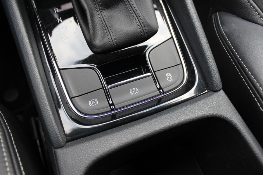 Škoda Kodiaq 1.5 TSI Business Edition / Trekhaak / Camera / Leder&Alcantara / 19'' / Keyless / Premium Audio / Dodehoek / DAB / Stoelverwarming / ACC