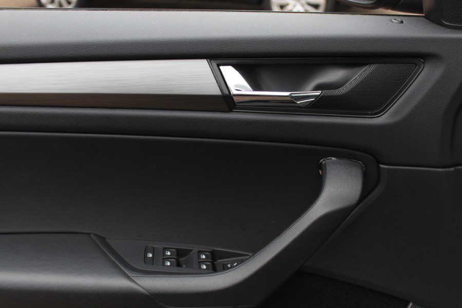 Škoda Kodiaq 1.5 TSI Business Edition / Trekhaak / Camera / Leder&Alcantara / 19'' / Keyless / Premium Audio / Dodehoek / DAB / Stoelverwarming / ACC