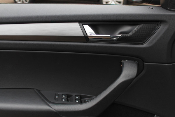 Škoda Kodiaq 1.5 TSI Business Edition / Trekhaak / Camera / Leder&Alcantara / 19'' / Keyless / Premium Audio / Dodehoek / DAB / Stoelverwarming / ACC