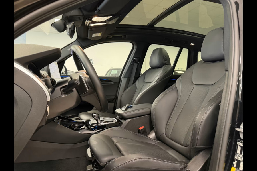 BMW X3 xDrive30e ** LED, LEDER, PANORAMA, VERW. ST, HuD, ALARM, 19-inch LMV ** 1e eig - UNFALLFREI ** ** INFORMEER OOK NAAR ONZE AANTREKKELIJKE FINANCIAL-LEASE TARIEVEN **
