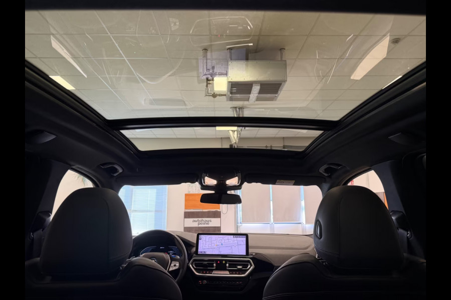 BMW X3 xDrive30e ** LED, LEDER, PANORAMA, VERW. ST, HuD, ALARM, 19-inch LMV ** 1e eig - UNFALLFREI ** ** INFORMEER OOK NAAR ONZE AANTREKKELIJKE FINANCIAL-LEASE TARIEVEN **