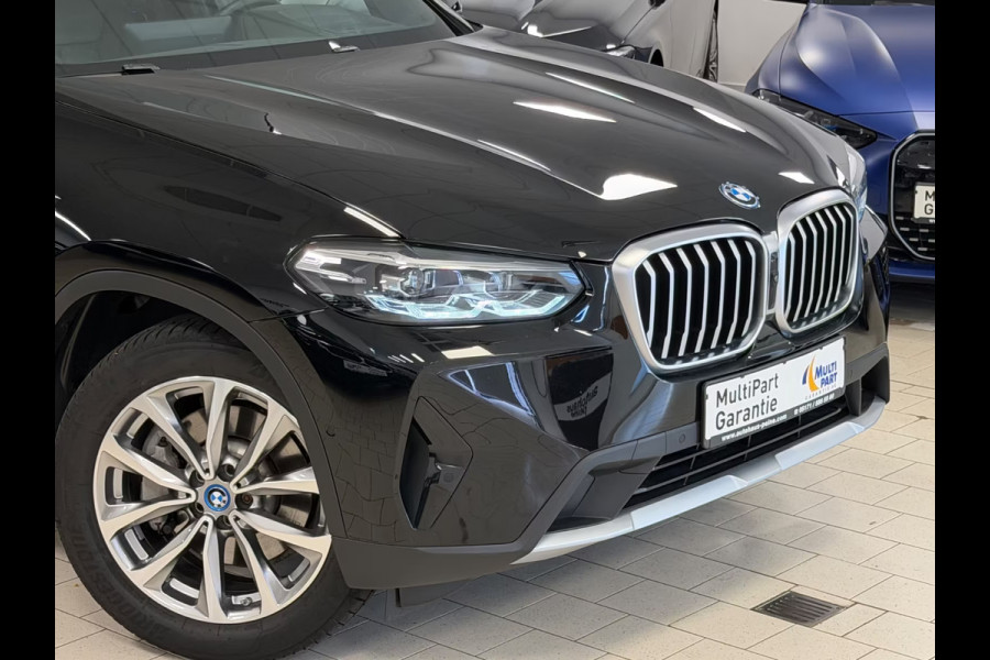 BMW X3 xDrive30e ** LED, LEDER, PANORAMA, VERW. ST, HuD, ALARM, 19-inch LMV ** 1e eig - UNFALLFREI ** ** INFORMEER OOK NAAR ONZE AANTREKKELIJKE FINANCIAL-LEASE TARIEVEN **