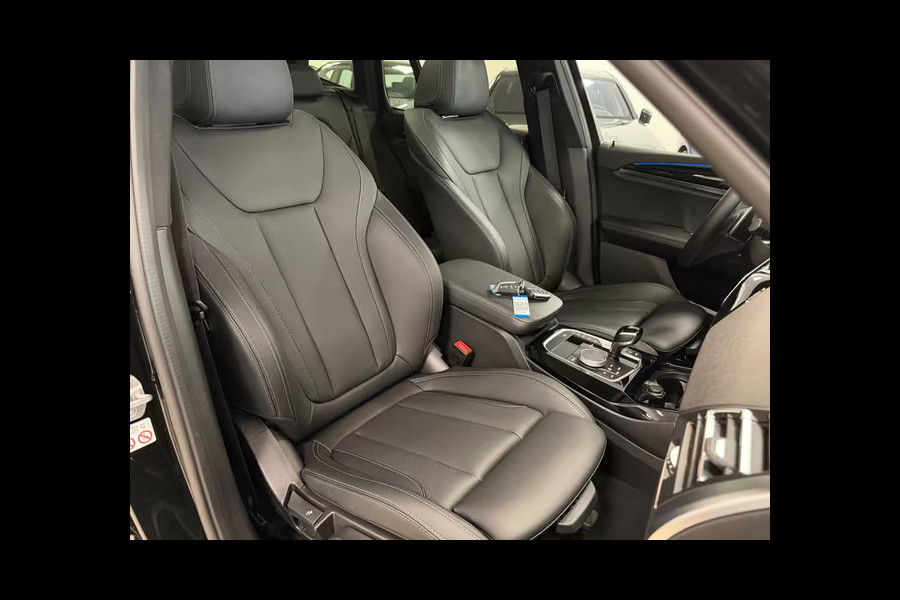 BMW X3 xDrive30e ** LED, LEDER, PANORAMA, VERW. ST, HuD, ALARM, 19-inch LMV ** 1e eig - UNFALLFREI ** ** INFORMEER OOK NAAR ONZE AANTREKKELIJKE FINANCIAL-LEASE TARIEVEN **