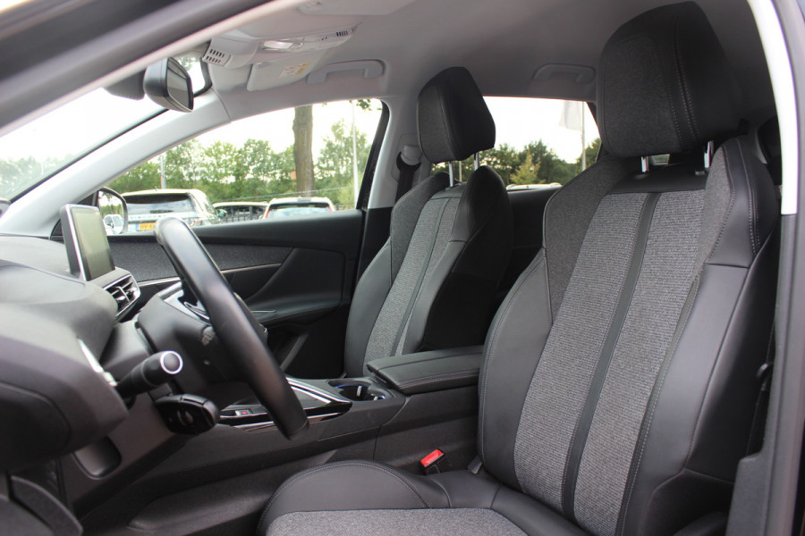 Peugeot 3008 1.2 PureTech Blue Lease Premium / 53.018 km / Trekhaak / Camera / Navigatie / Keyless / 19'' / Dodehoek / CarPlay / DAB / Cruise Control / LED Koplampen