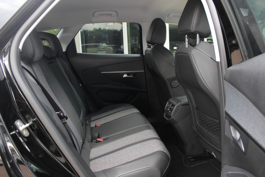 Peugeot 3008 1.2 PureTech Blue Lease Premium / 53.018 km / Trekhaak / Camera / Navigatie / Keyless / 19'' / Dodehoek / CarPlay / DAB / Cruise Control / LED Koplampen