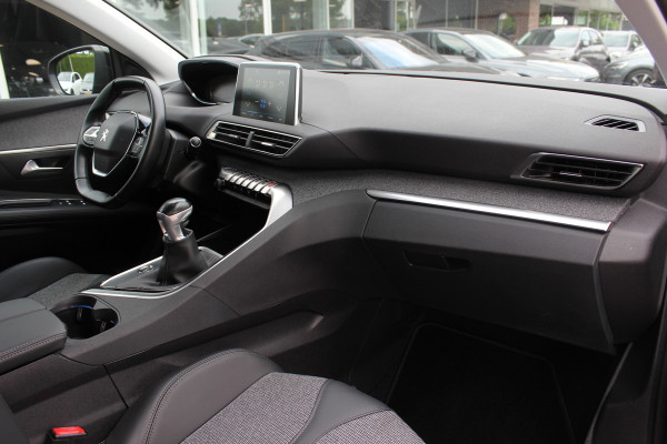 Peugeot 3008 1.2 PureTech Blue Lease Premium / 53.018 km / Trekhaak / Camera / Navigatie / Keyless / 19'' / Dodehoek / CarPlay / DAB / Cruise Control / LED Koplampen