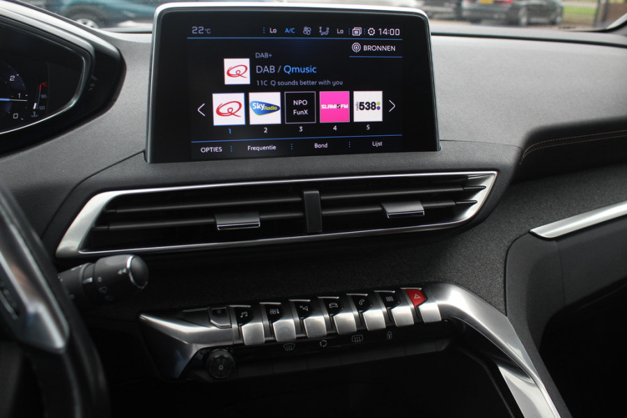 Peugeot 3008 1.2 PureTech Blue Lease Premium / 53.018 km / Trekhaak / Camera / Navigatie / Keyless / 19'' / Dodehoek / CarPlay / DAB / Cruise Control / LED Koplampen