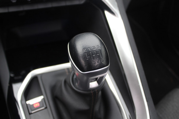 Peugeot 3008 1.2 PureTech Blue Lease Premium / 53.018 km / Trekhaak / Camera / Navigatie / Keyless / 19'' / Dodehoek / CarPlay / DAB / Cruise Control / LED Koplampen